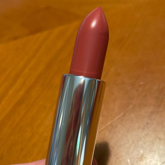 Kylie Jenner Lipstick Madeleine 💋 - Picture 8 of 16
